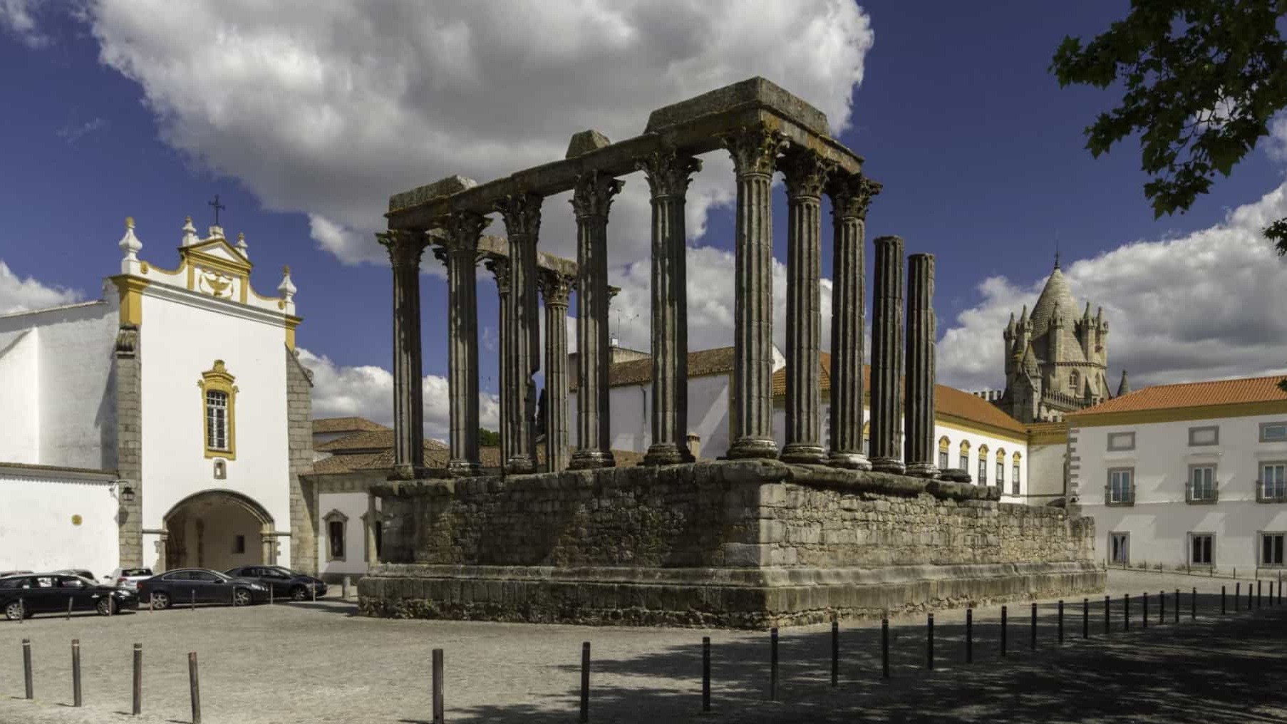 Évora, a Portuguese art history book — Évora