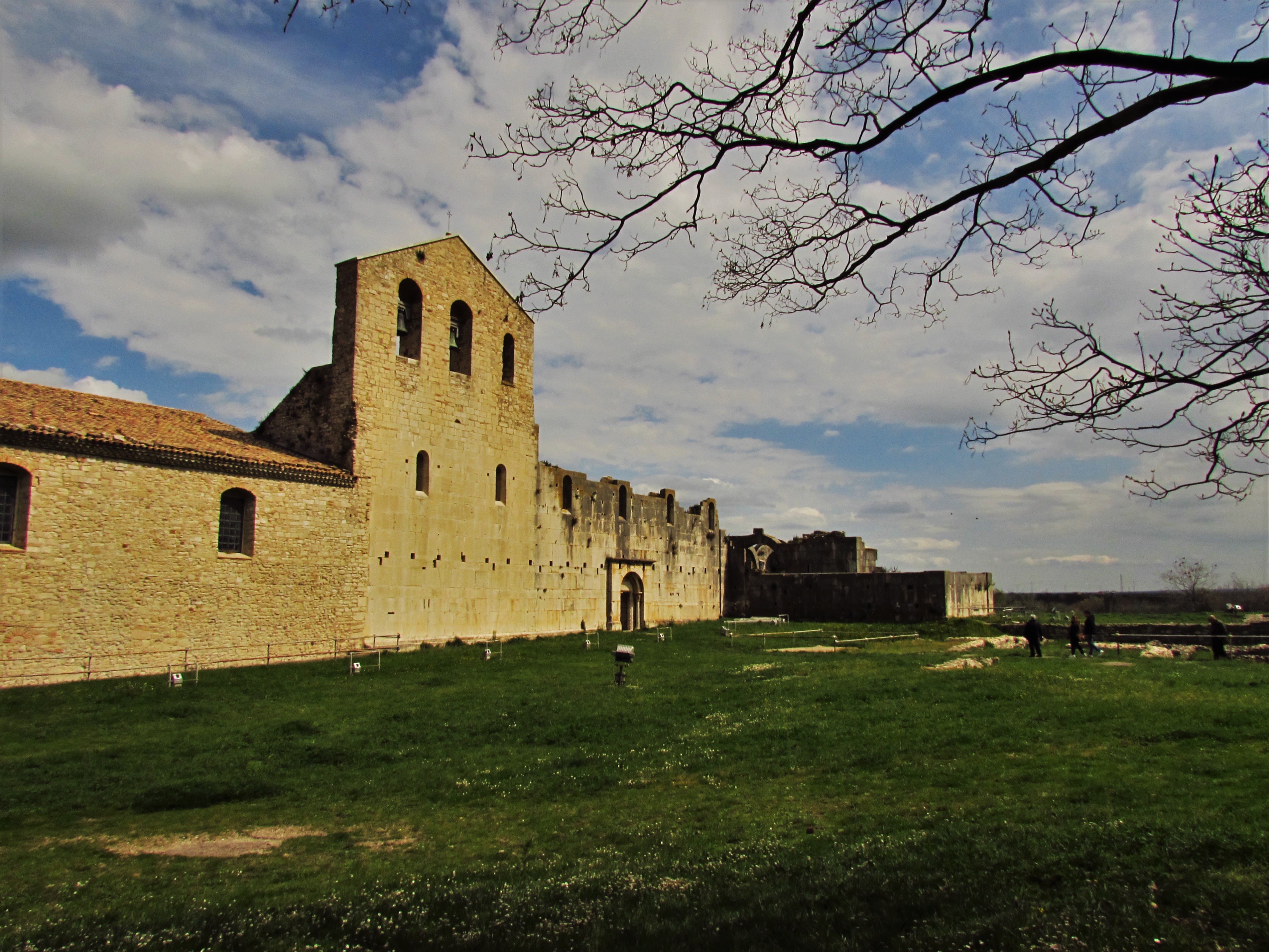 Abbaye de la Sainte Trinité de Venosa - Venosa | Secret World Trip Planner