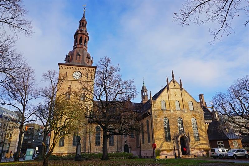 Oslo Cathedral — Karl Johans gate