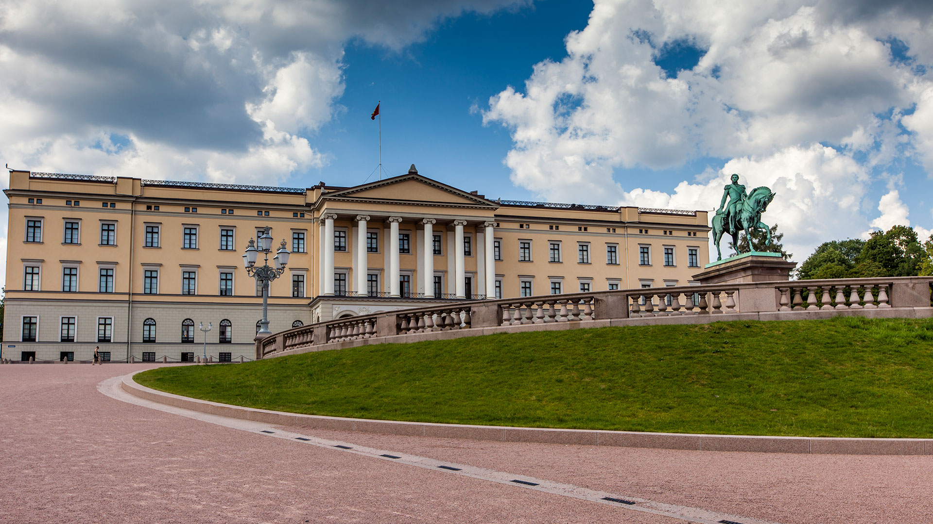 Royal Palace - Slottsplassen 1 | Secret World Trip Planner