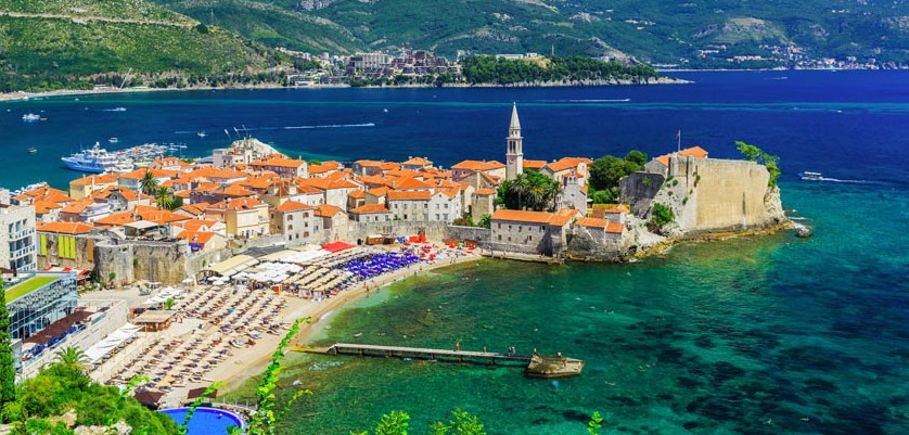Budva, une ville fortifiée médiévale typique — Budua