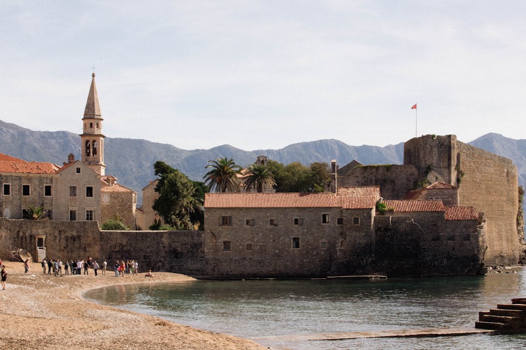 Budva, une ville fortifiée médiévale typique - Budua | Secret World Trip Planner
