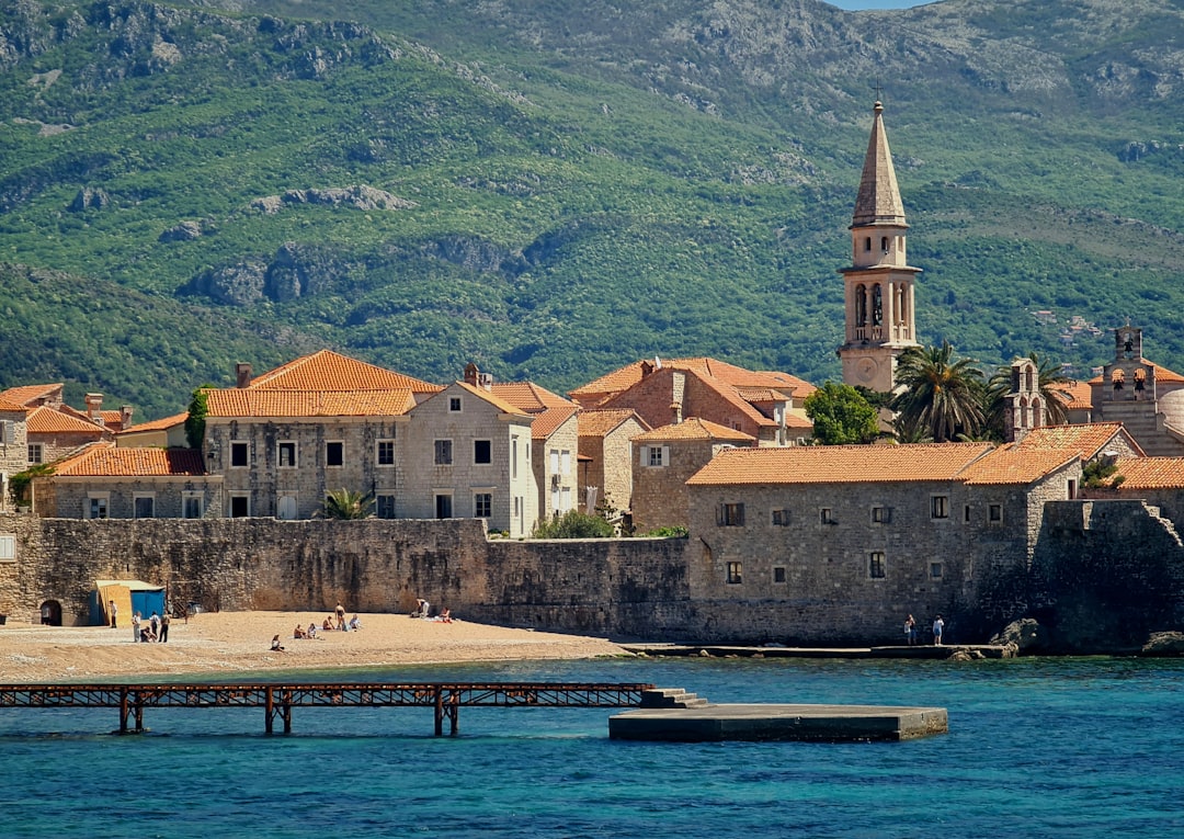 Budva, une ville fortifiée médiévale typique - Budua | Secret World Trip Planner