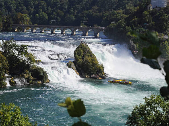 莱茵河瀑布，欧洲最大的瀑布 - Neuhausen am Rheinfall | Secret World Trip Planner