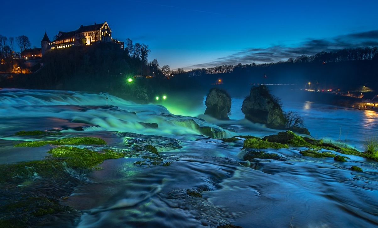 莱茵河瀑布，欧洲最大的瀑布 - Neuhausen am Rheinfall | Secret World Trip Planner