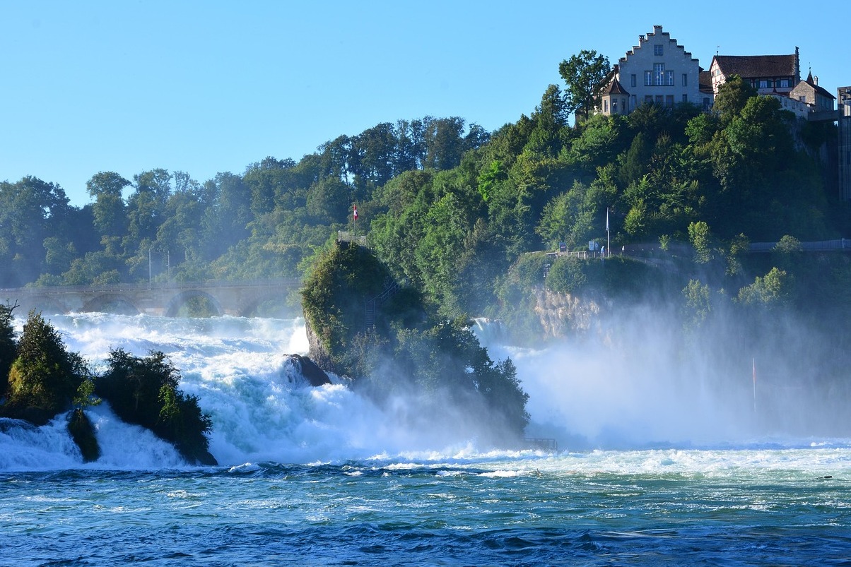 莱茵河瀑布，欧洲最大的瀑布 - Neuhausen am Rheinfall | Secret World Trip Planner