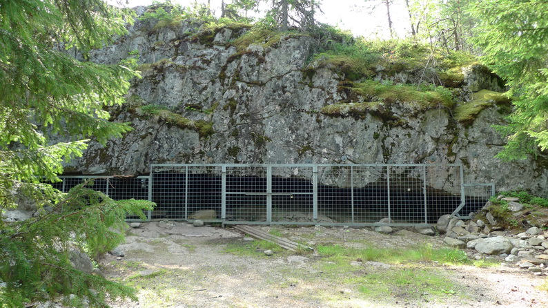 Susiluola (Wolf Cave) - Kristiinantie 100 | Secret World Trip Planner