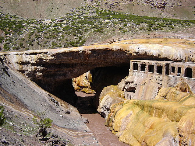 Puente del Inca is one of natural wonders in Argentina — Puente del Inca