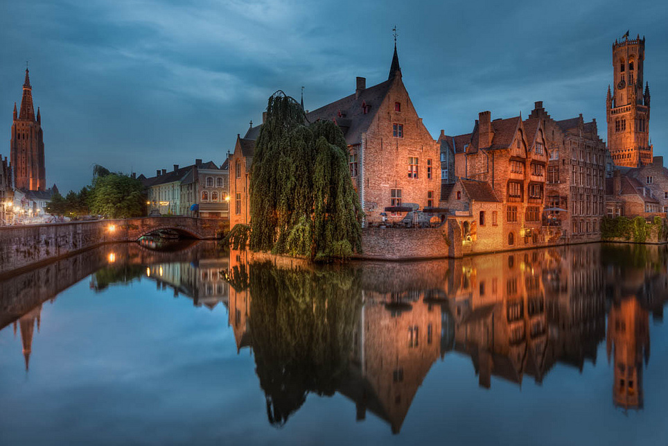 La vieille ville de Bruges est une ville médiévale féerique — Bruges