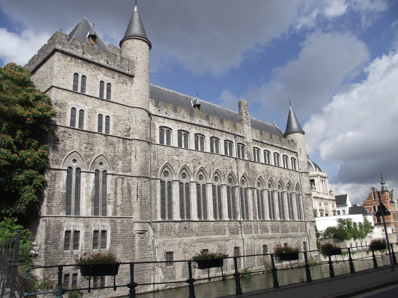 Geeraard la pierre du diable à Gand, Belgique - Gent | Secret World Trip Planner