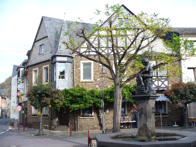 Castle Treis (Treisburg) - Treis-Karden | Secret World Trip Planner