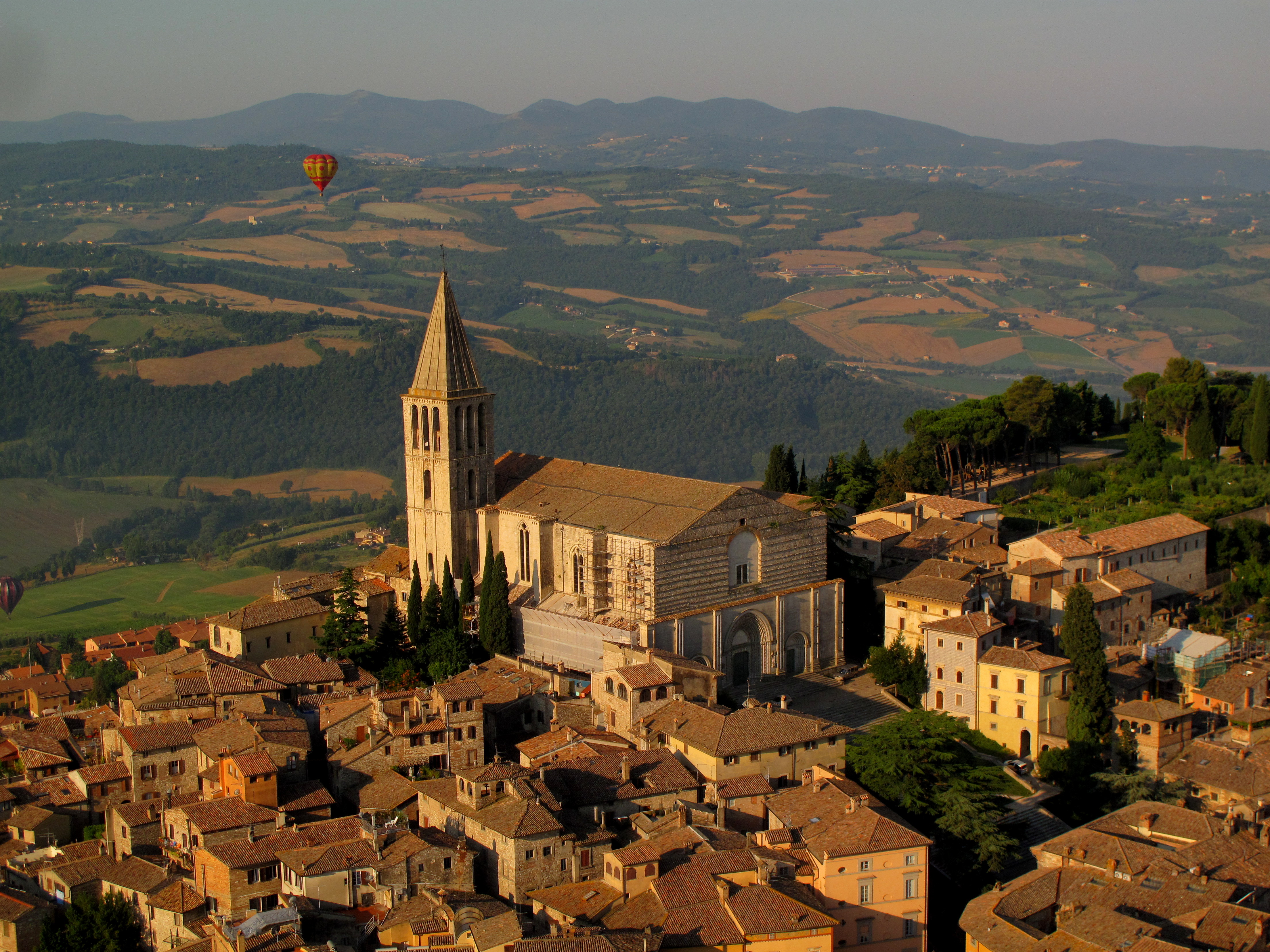 Nhà thờ San Fortunato - Todi | Secret World Trip Planner