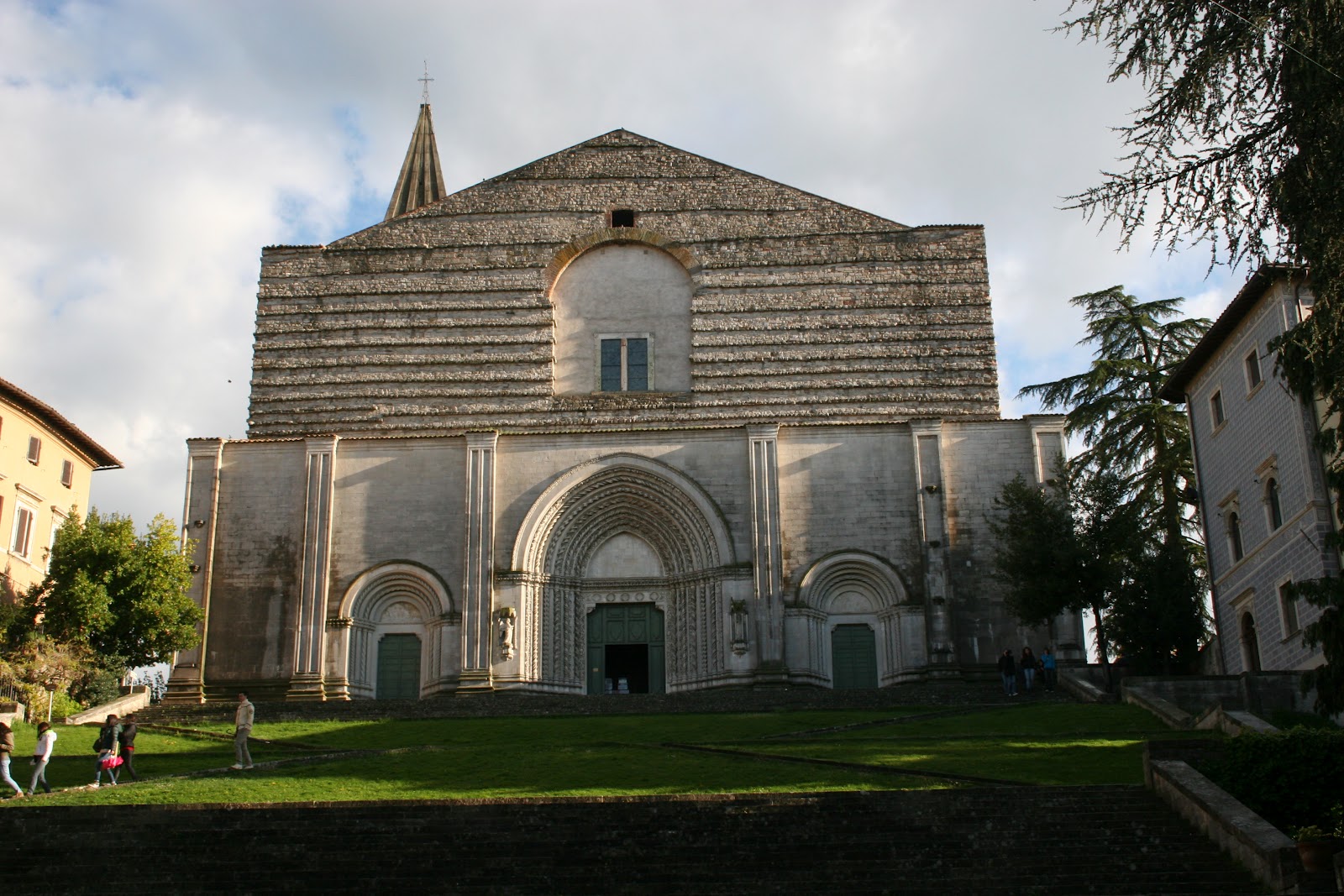 Nhà thờ San Fortunato - Todi | Secret World Trip Planner