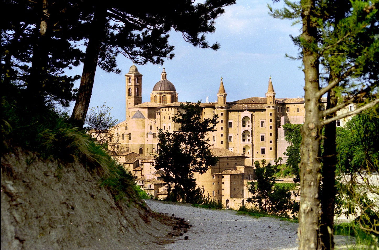 Uyg'onish davrining YUNESKO / Urbino ramzi - Urbino PU | Secret World Trip Planner