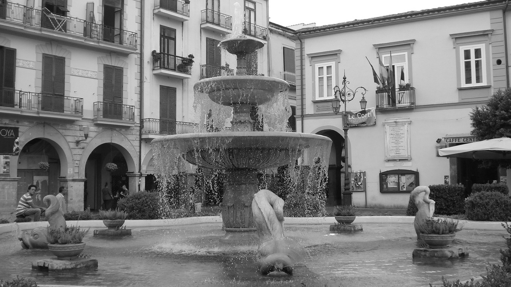 Cava de Tirreni: delfinernes springvand - Cava de' Tirreni | Secret World Trip Planner