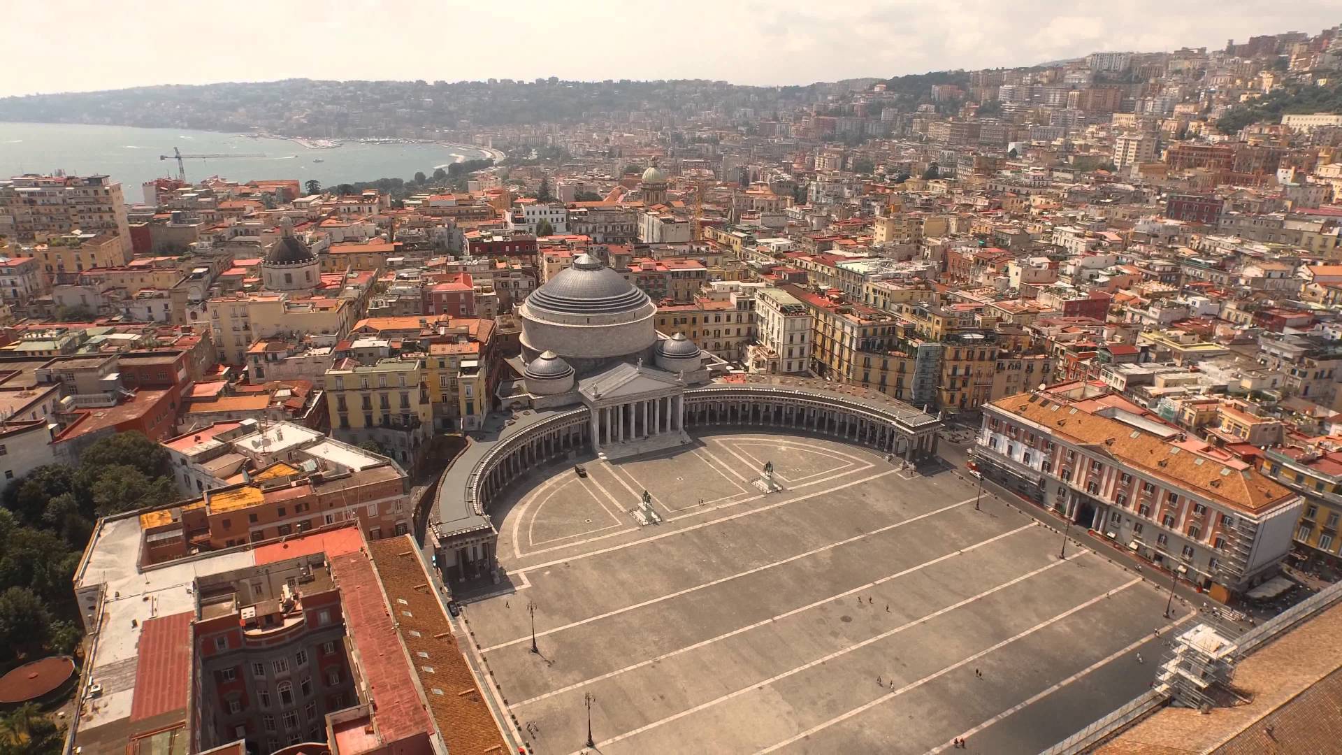 Piazza del Plebiscito  - Napoli | Secret World Trip Planner