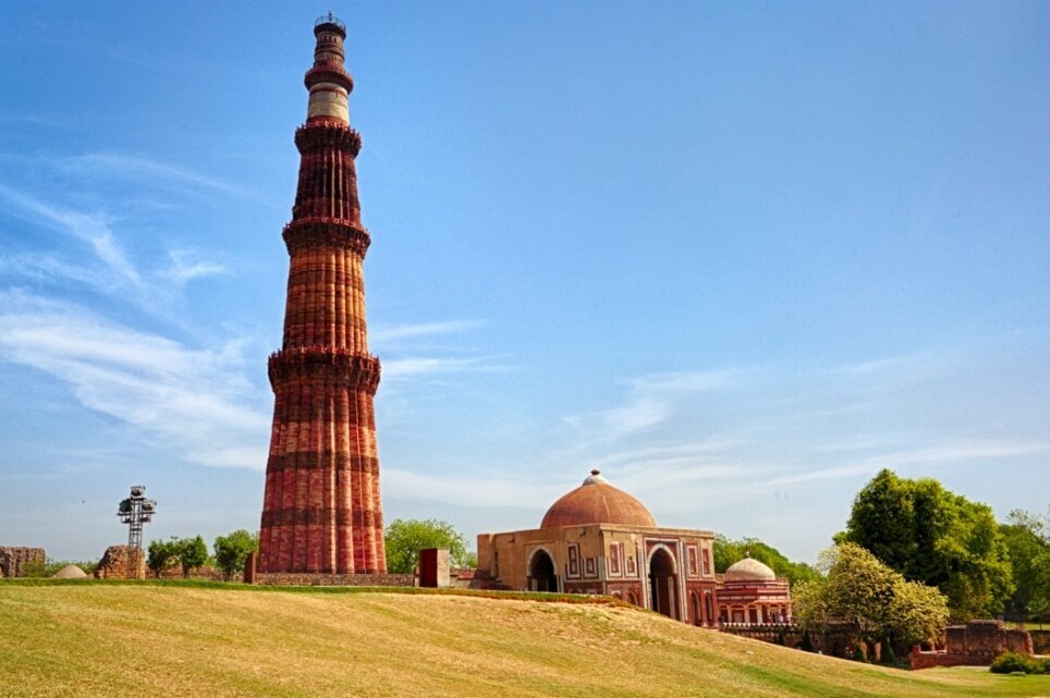 Qutb Minar : le deuxième plus haut minaret en briques du monde — Nuova Delhi