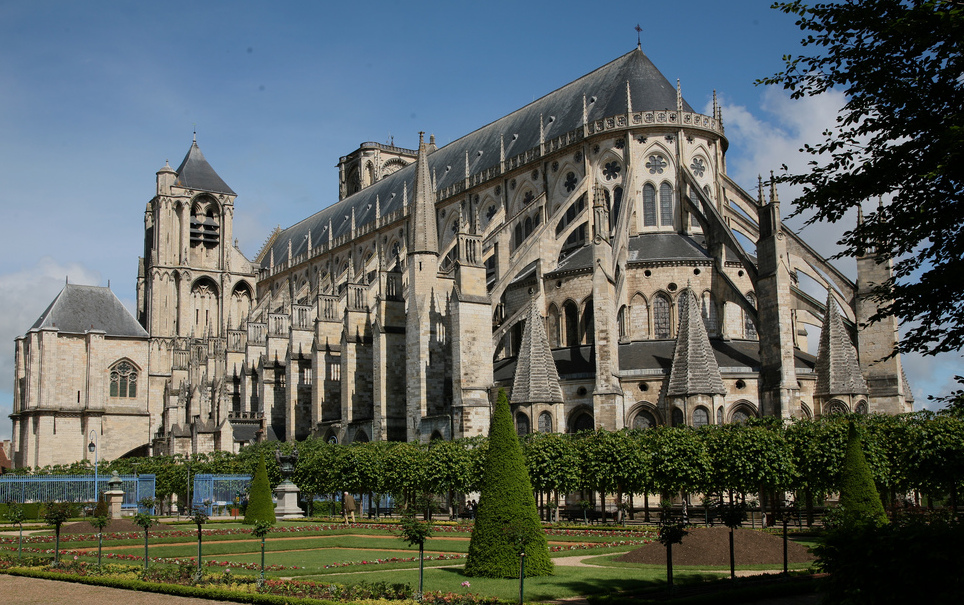 Construite dans le style gothique français, la cathédrale de Bourges — Bourges