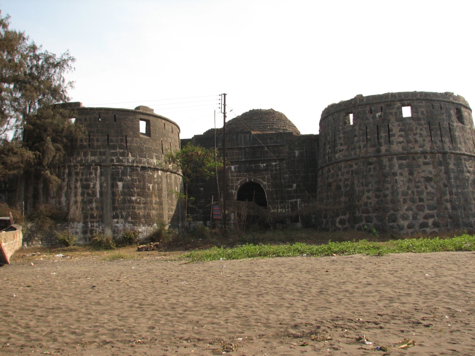 Maharashtra: the portuguese Arnala Fort - Arnala | Secret World Trip Planner
