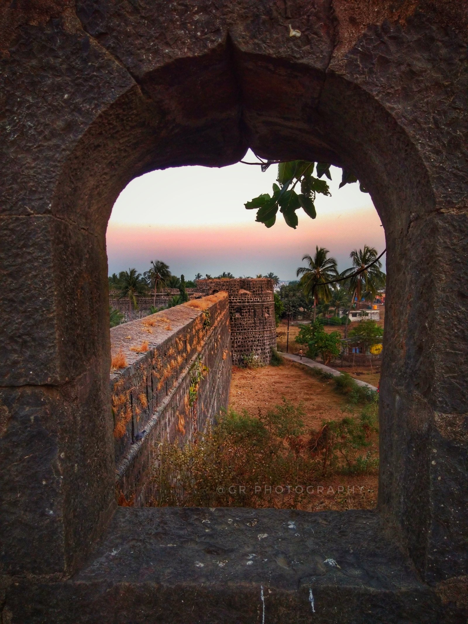 Maharashtra: the portuguese Arnala Fort - Arnala | Secret World Trip Planner