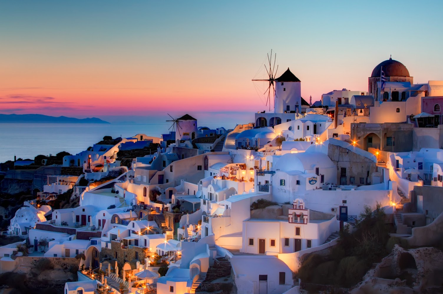 Oia et le coucher du soleil sur l'infini — Oia