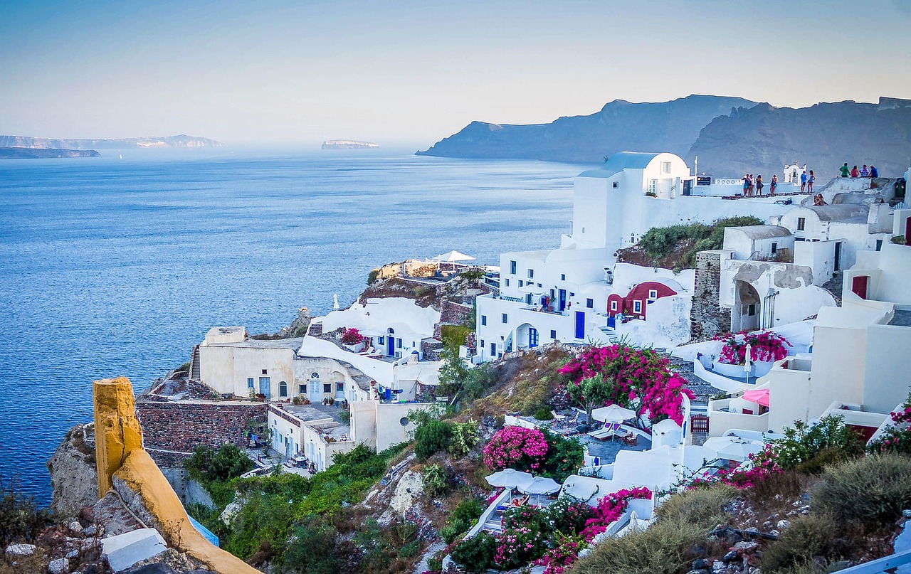 Oia et le coucher du soleil sur l'infini - Oia | Secret World Trip Planner