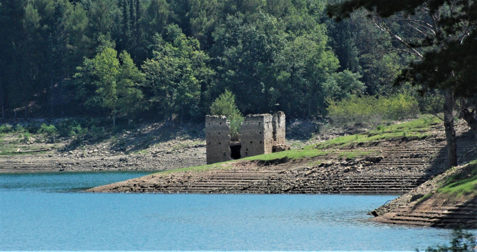Jezero Pertusillo - Lago del Pertusillo | Secret World Trip Planner