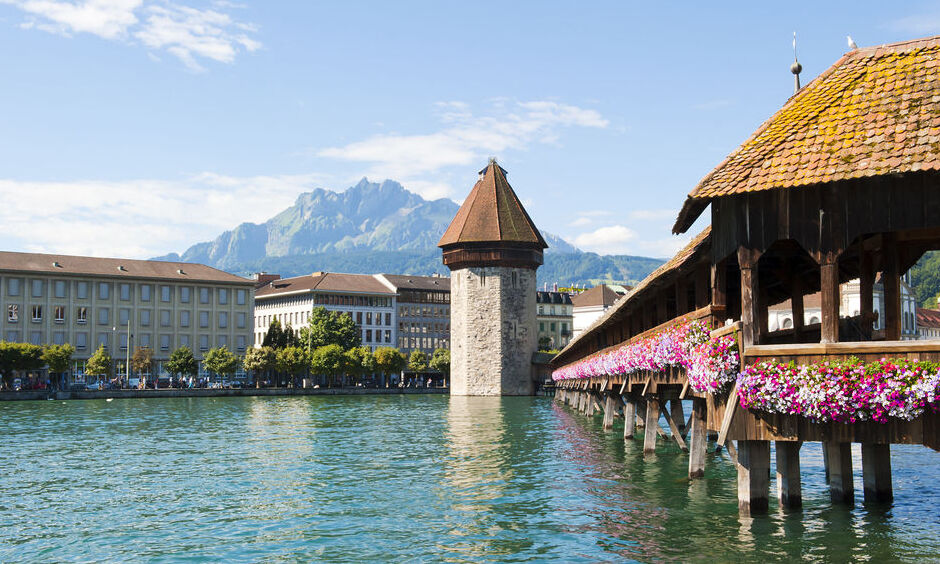 Luzern از: Kapellbrücke (عینا, پل کلیسای کوچک) - Luzern | Secret World Trip Planner