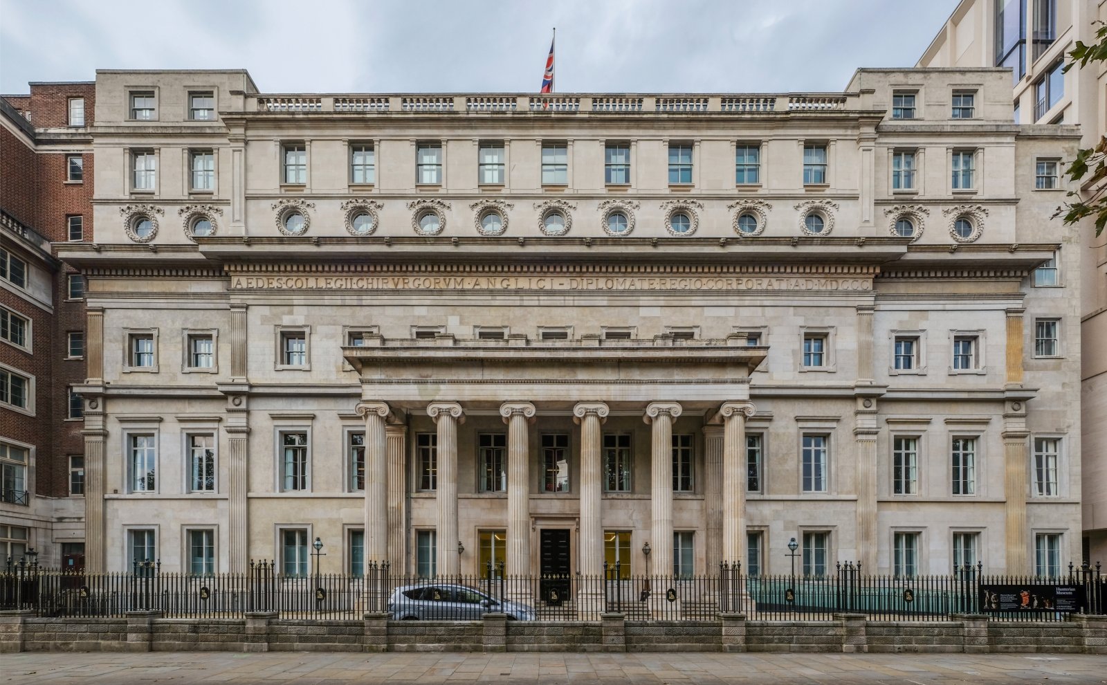 Hunterian Músaem  - 35-43 Lincoln's Inn Fields | Secret World Trip Planner
