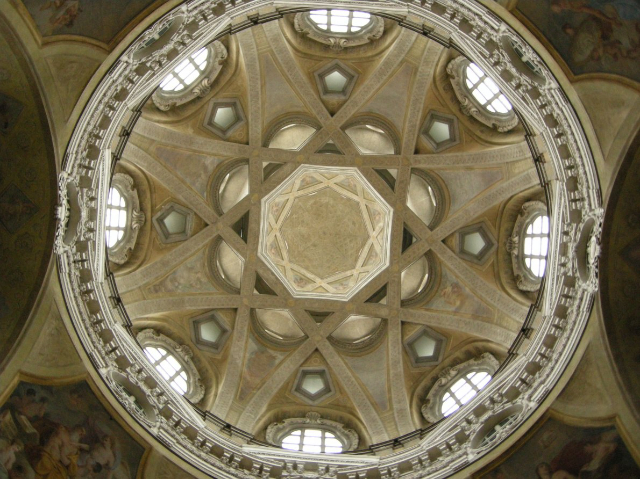 सैन लोरेंजो का रॉयल चर्च - Torino | Secret World Trip Planner
