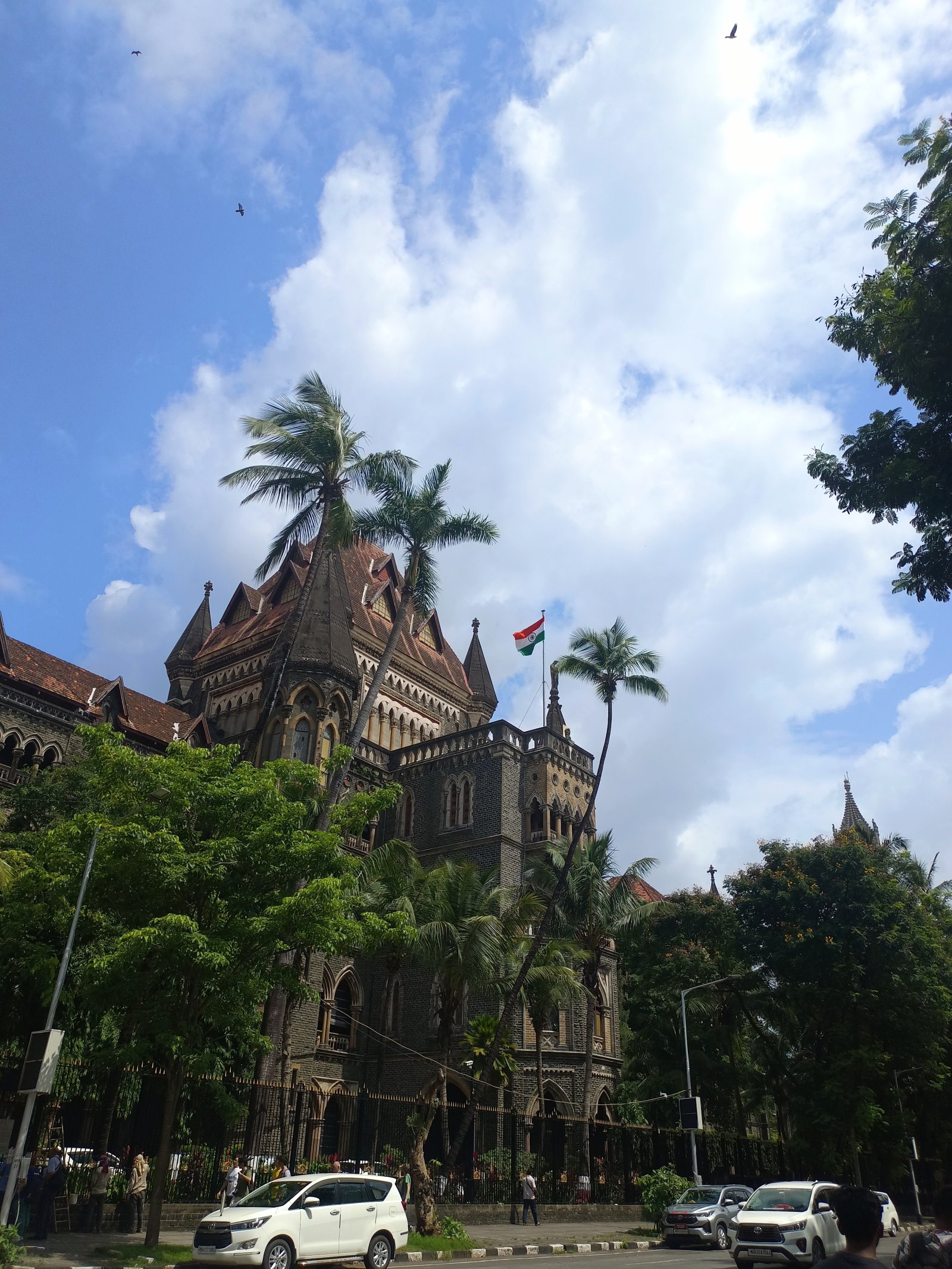 Bombay Hight Court is one of the oldest of India - Mumbai | Secret World Trip Planner