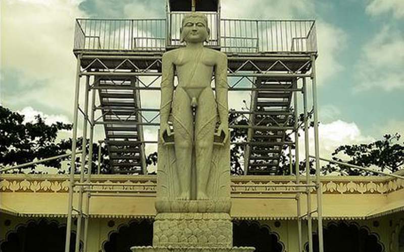 Indore and the 21 feet statue of Gomateshwar — Indore