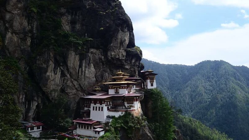 Le monastère de Taktsang Palphug, plus connu sous le nom de Paro Taktsang — Taktsang trail