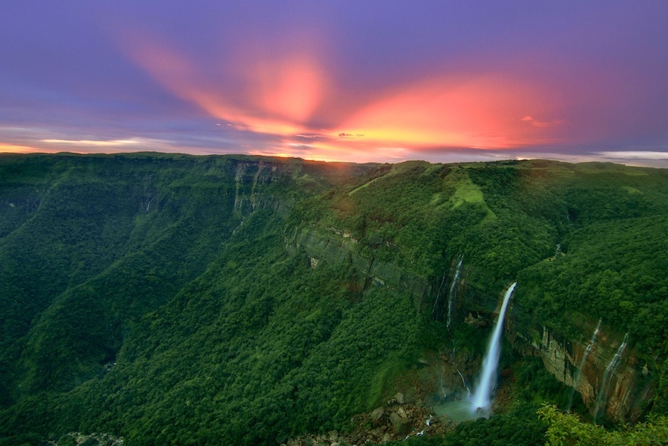Les chutes de Nohkalikai, la plus haute chute d'eau de plongée en Inde — NohKaLikai Falls