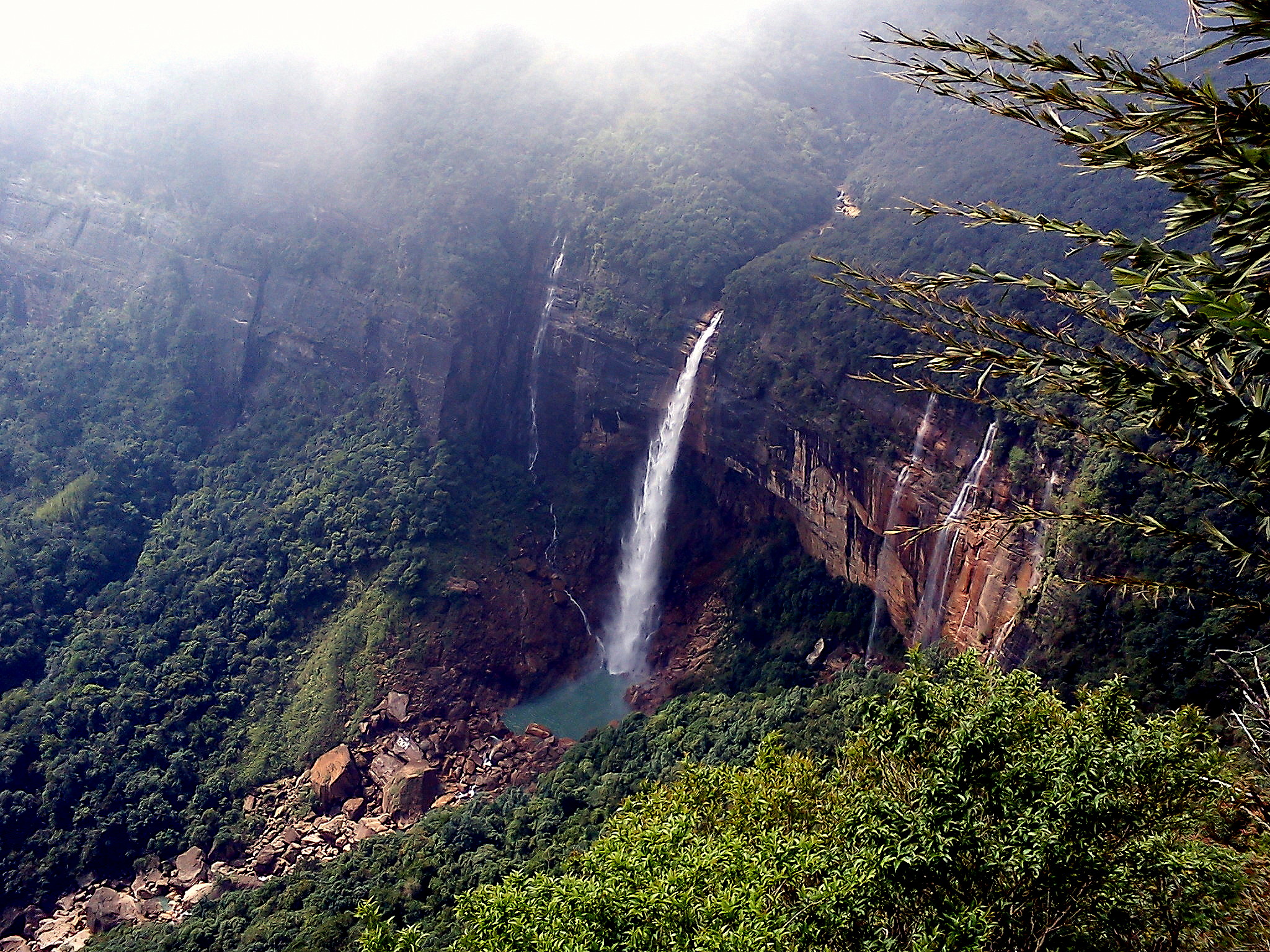Les chutes de Nohkalikai, la plus haute chute d'eau de plongée en Inde - NohKaLikai Falls | Secret World Trip Planner