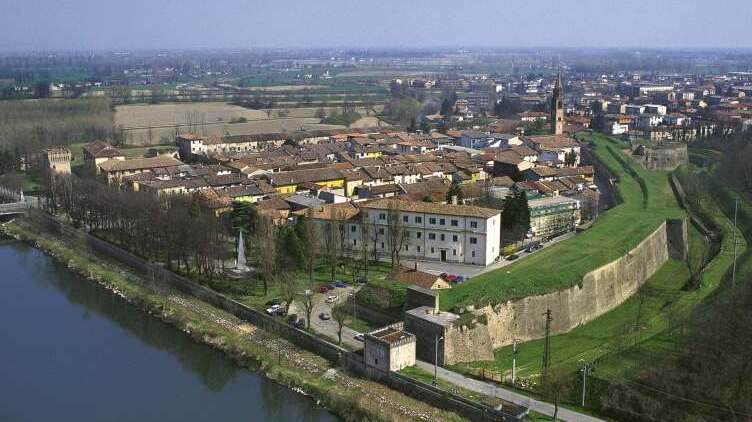 La ville fortifiée de Pizzighettone - Pizzighettone | Secret World Trip Planner