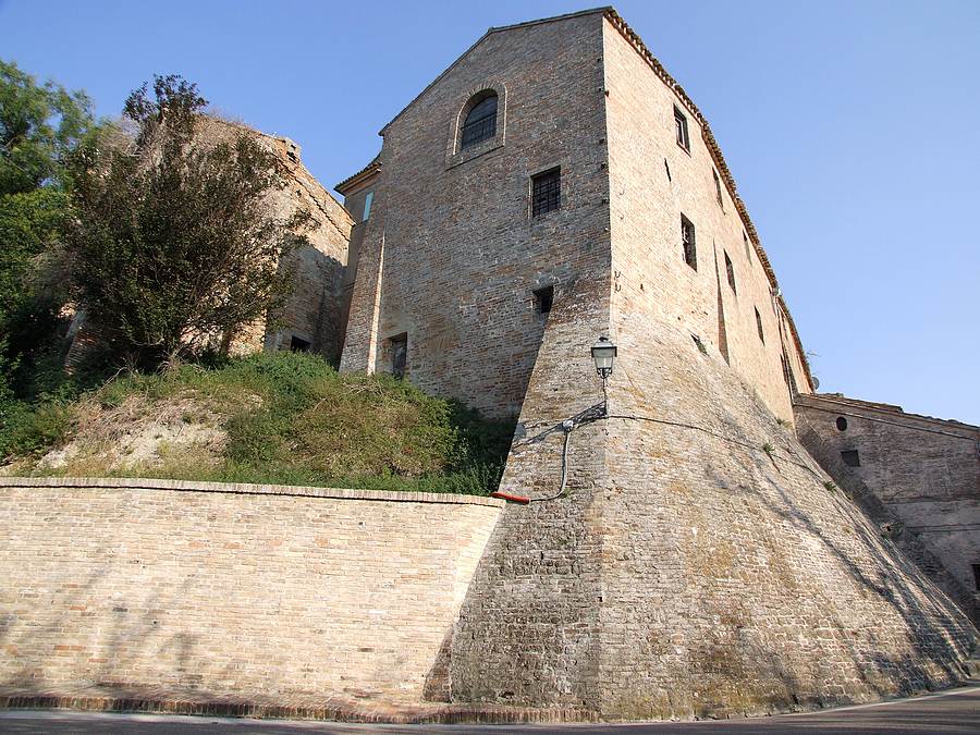 Pelagallo slott och Monte Vidon Combatte - Monte Vidon Combatte | Secret World Trip Planner
