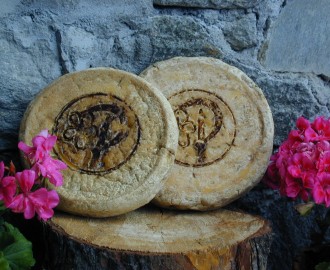 Plaisentif ang keso ng violets - Perosa Argentina | Secret World Trip Planner