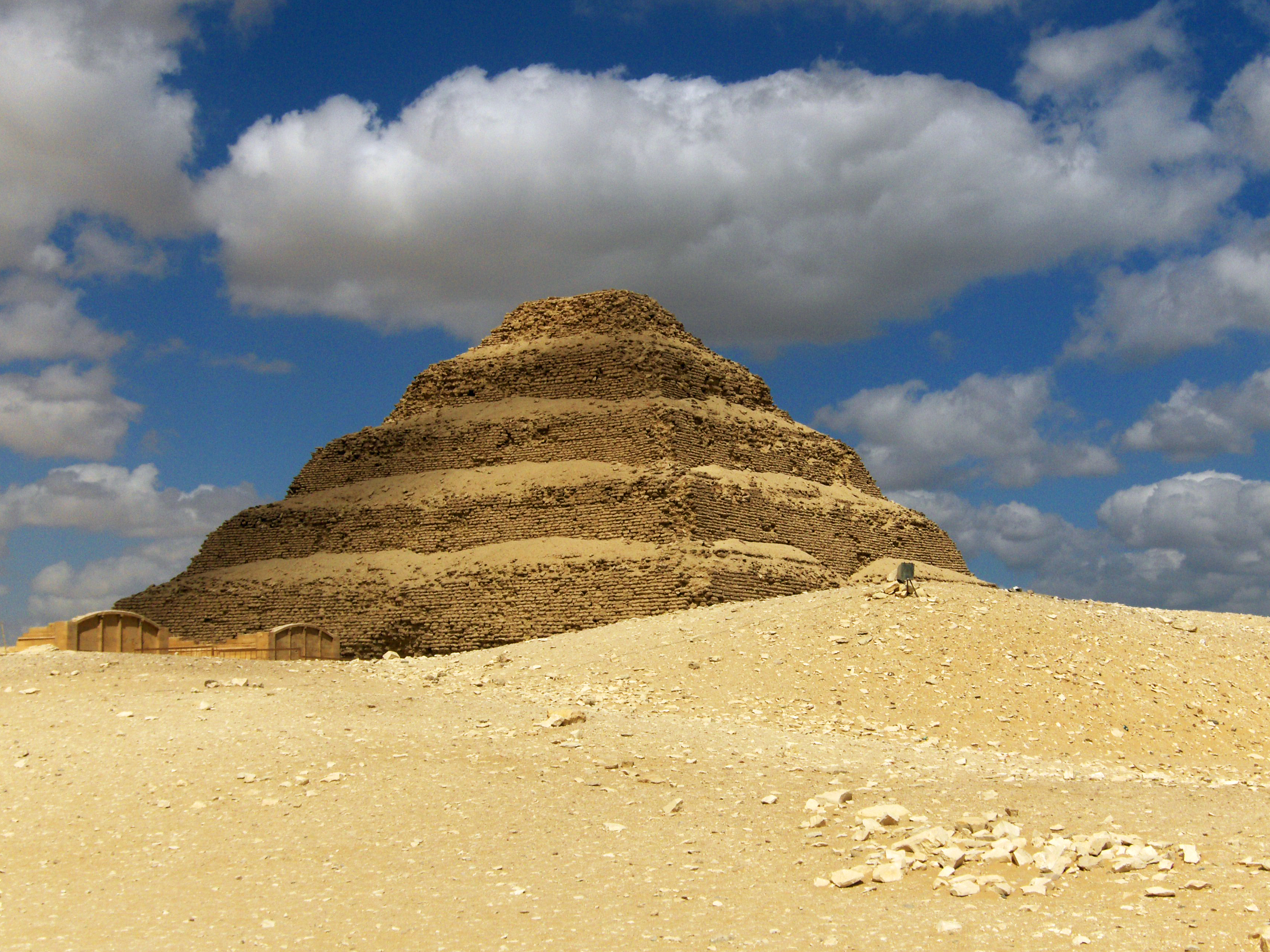 La pyramide de Djoser en Egypte — Al Badrashin