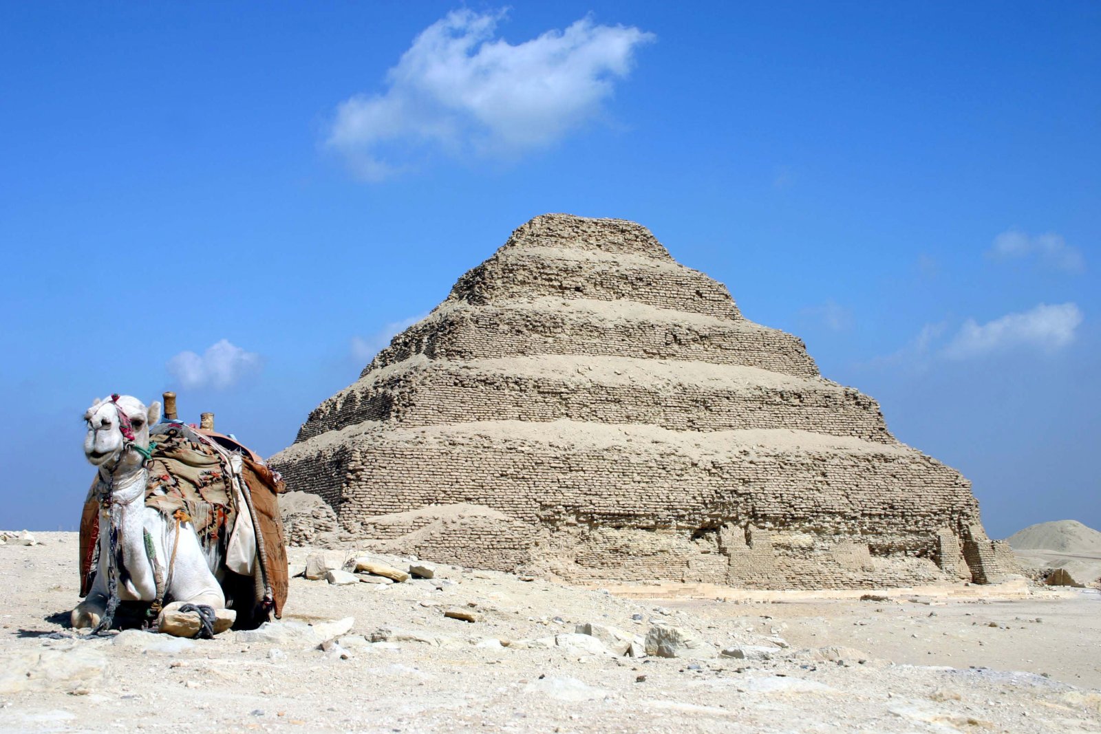 La pyramide de Djoser en Egypte - Al Badrashin | Secret World Trip Planner