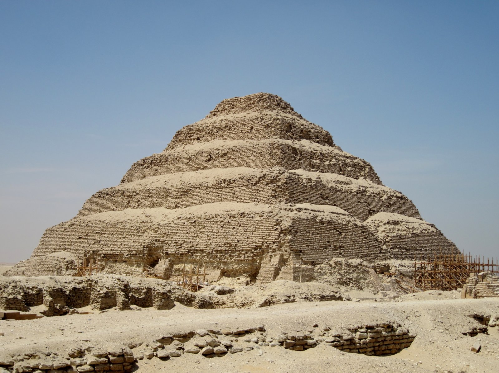 La pyramide de Djoser en Egypte - Al Badrashin | Secret World Trip Planner