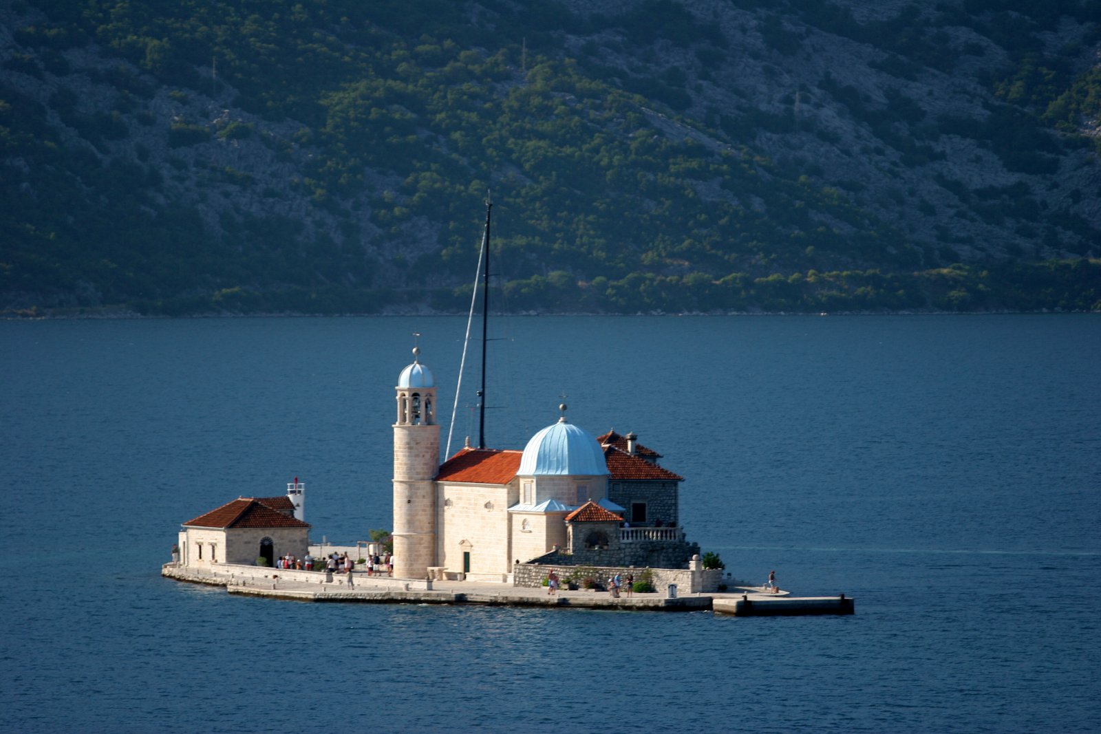 Notre-Dame des rochers : une belle île dans la baie de Kotor - 2 | Secret World Trip Planner