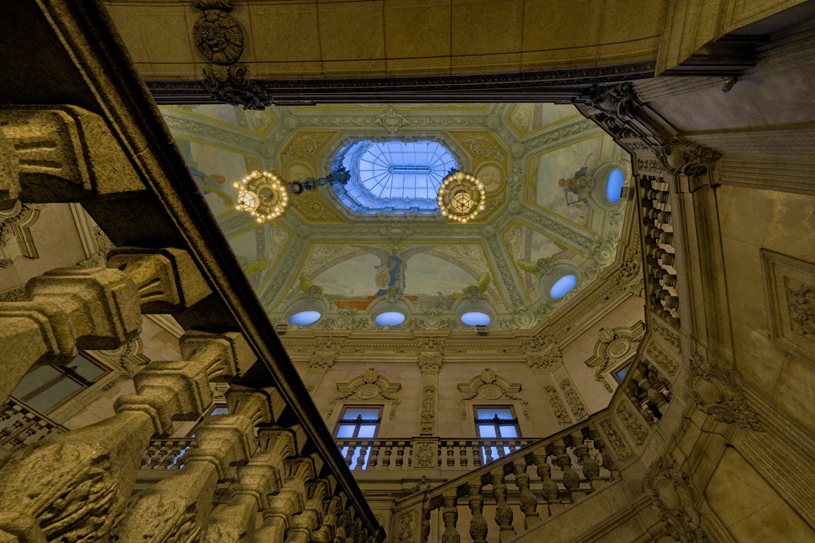 Porto | Le Palais de la Bourse ( Palacio da Bolsa ) - Porto | Secret World Trip Planner