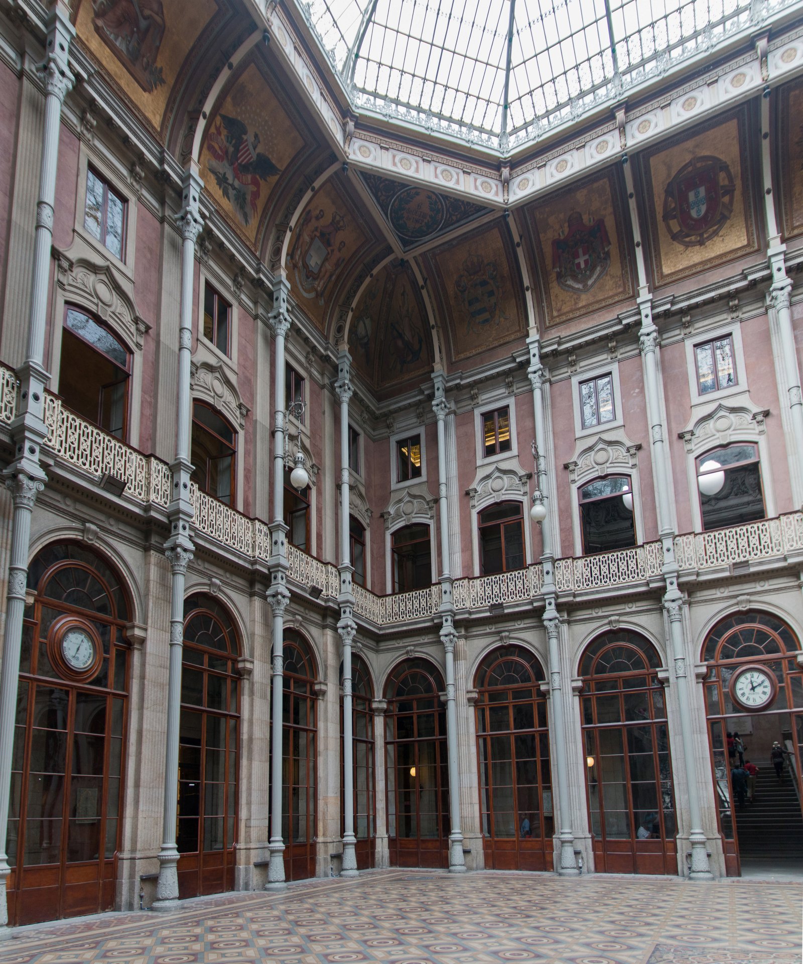 Porto | Le Palais de la Bourse ( Palacio da Bolsa ) - Porto | Secret World Trip Planner