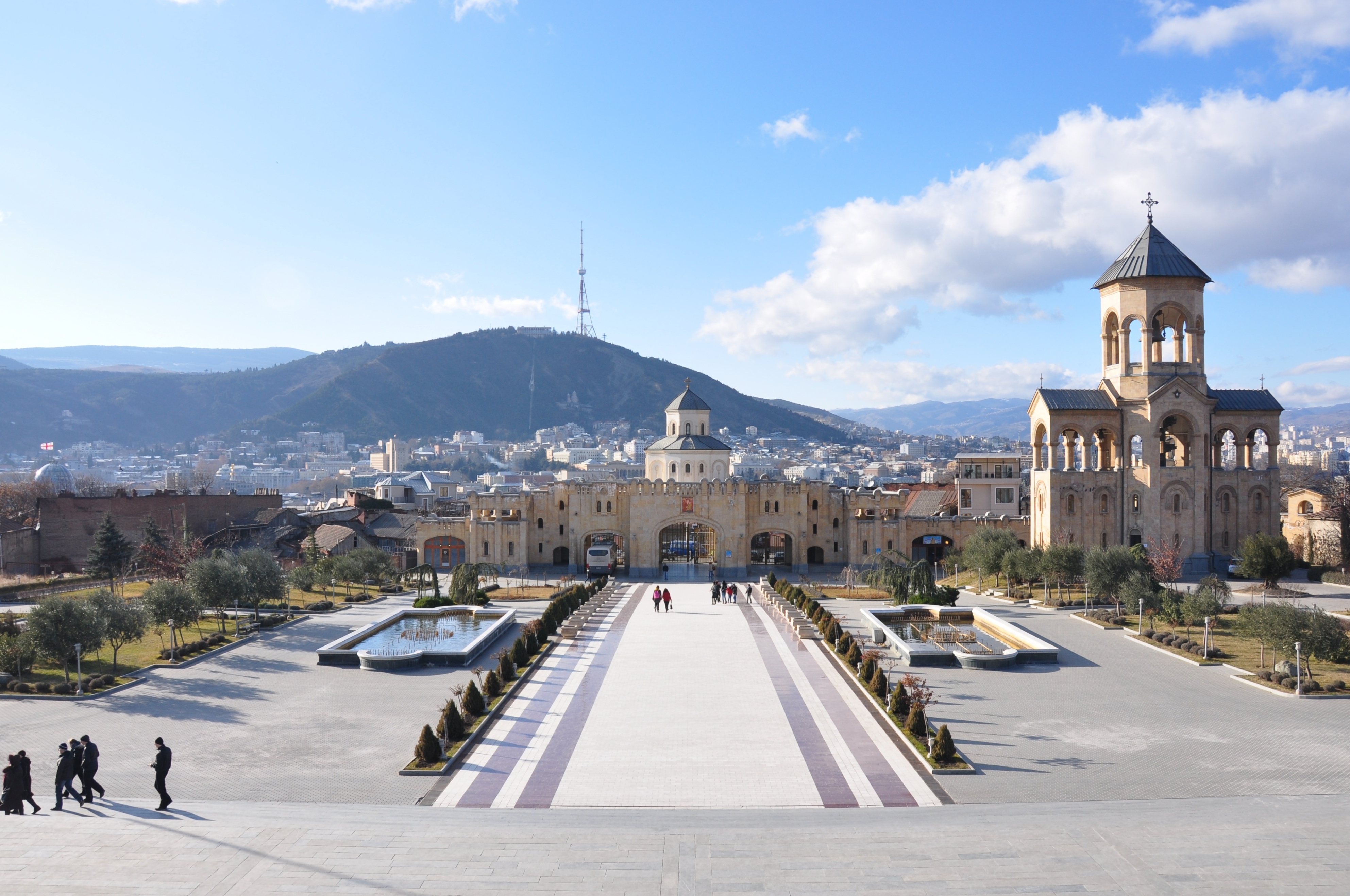 La cathédrale de la Sainte Trinité de Tbilissi ( Sameba ) — Tbilisi