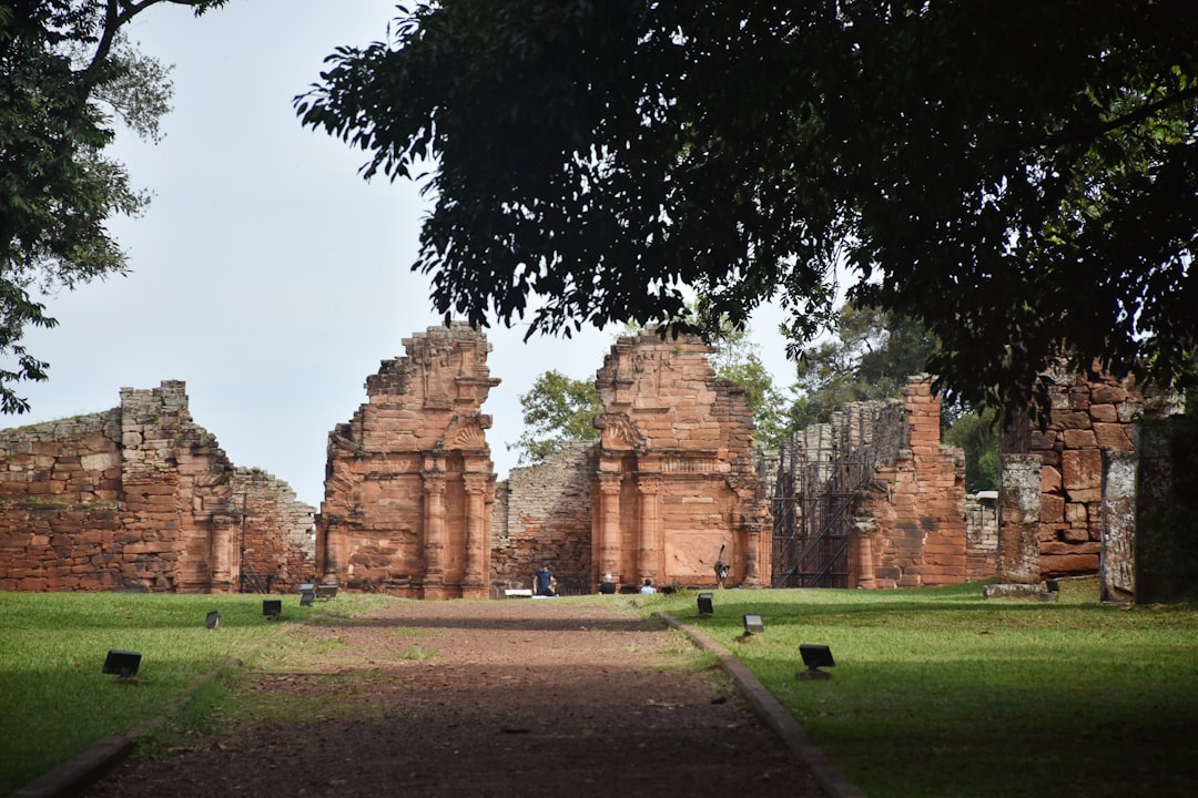 Im Regenwald stehen die Ruinen von San Ignacio Miní - San Ignacio | Secret World Trip Planner
