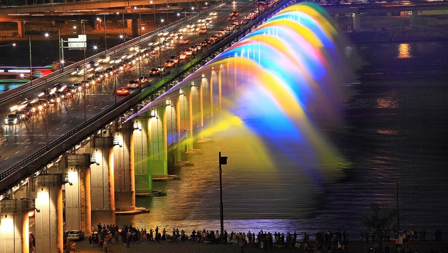 Fontaine arc-en-ciel au clair de lune de Banpo à Séoul — Banpo 2(i)-dong
