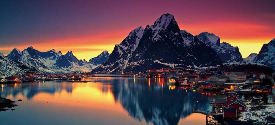 Le soleil de minuit dans les Lofoten en Norvège .....Moskenes ! - Moskenes | Secret World Trip Planner