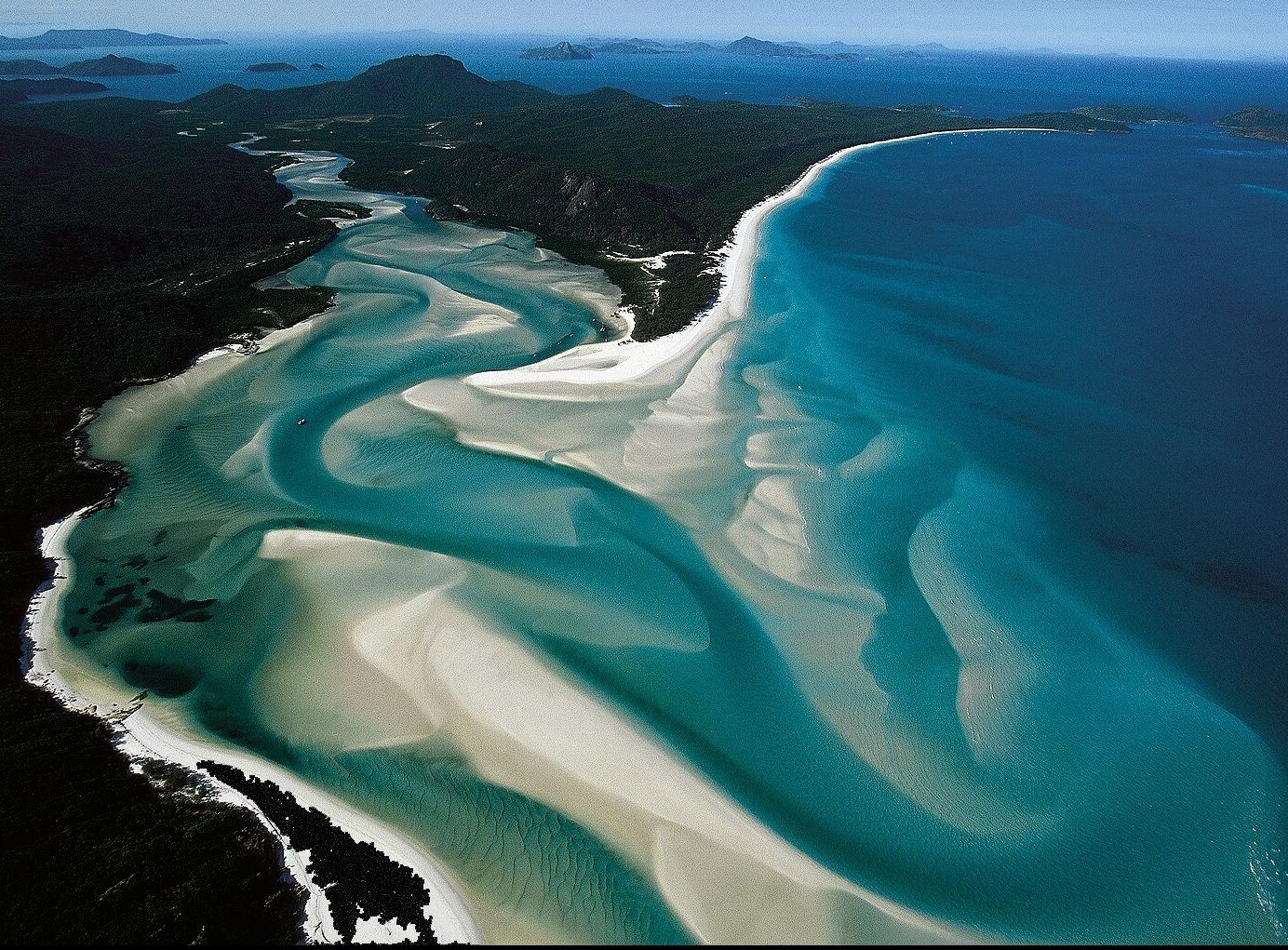The Whitsundays Islands are a wonder of nature. — Whitsunday Island
