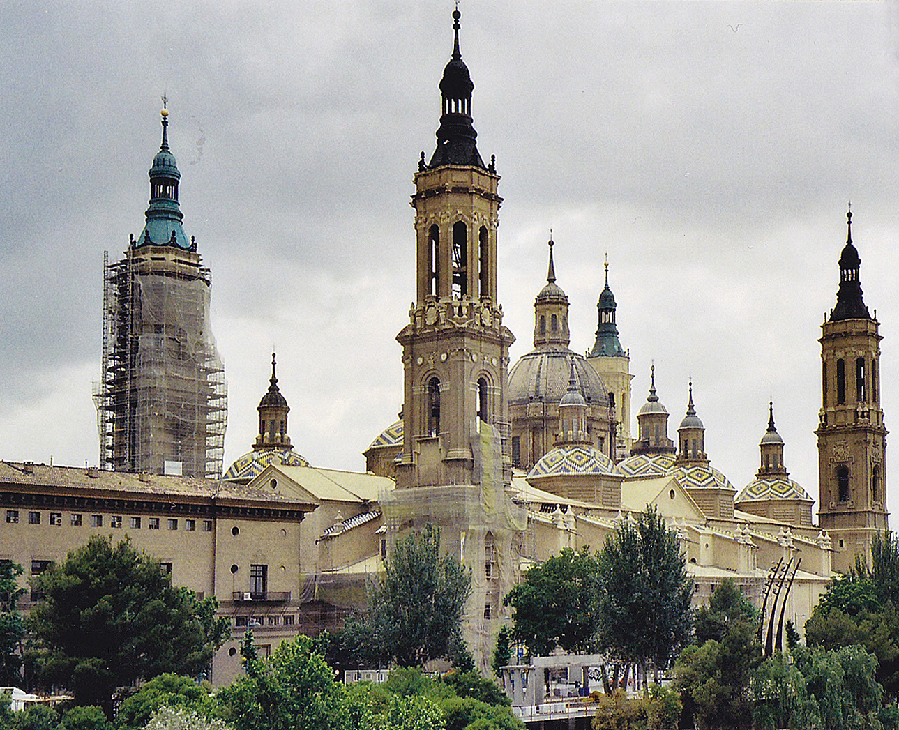 Basilique du Pilar : La cathédrale du Pilar à Saragosse - Zaragoza | Secret World Trip Planner